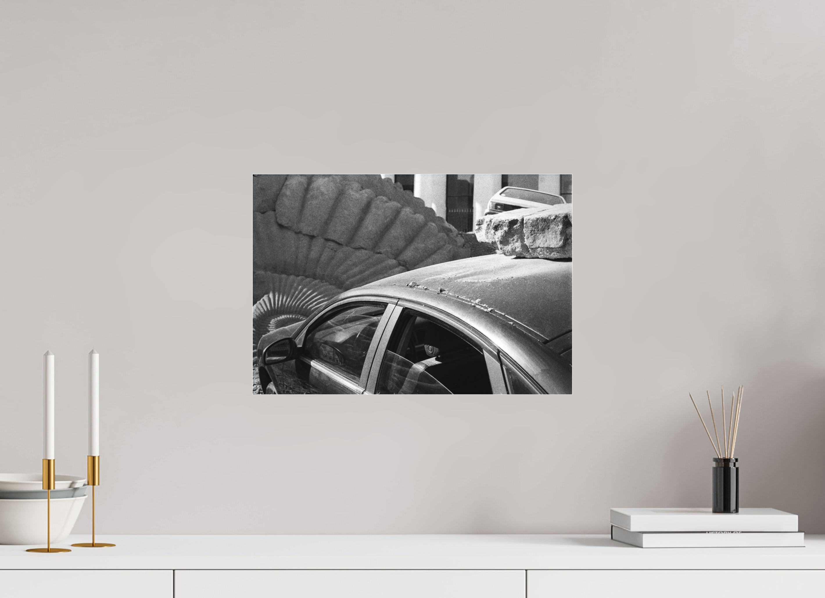 43,5 x 30 cm, Tirage Ilford noir et blanc sous Plexi Ammonite and Estate Car