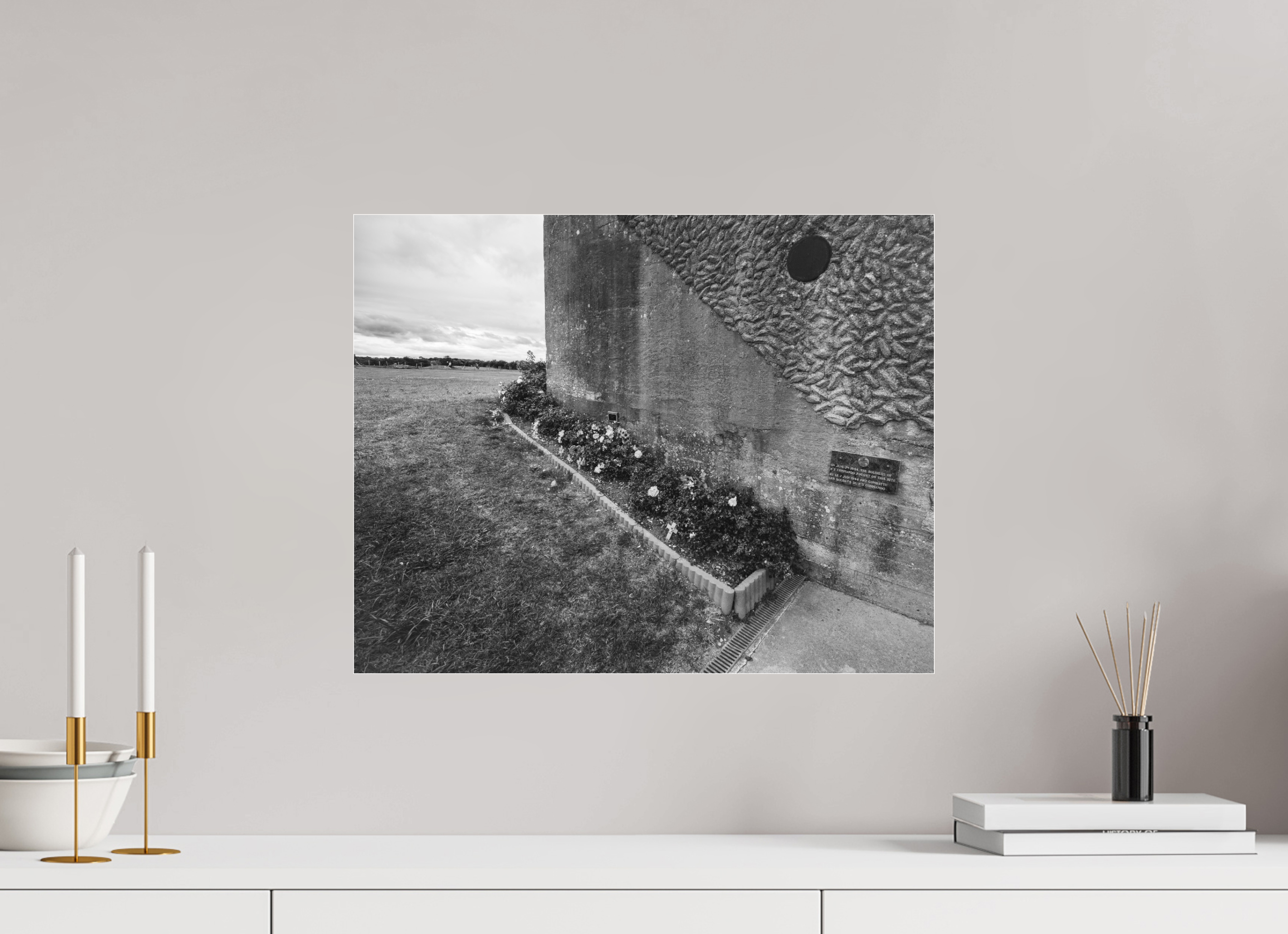50,6 x 40 cm, Tirage Ilford Noir et Blanc sous Plexi Roses on the Casemate