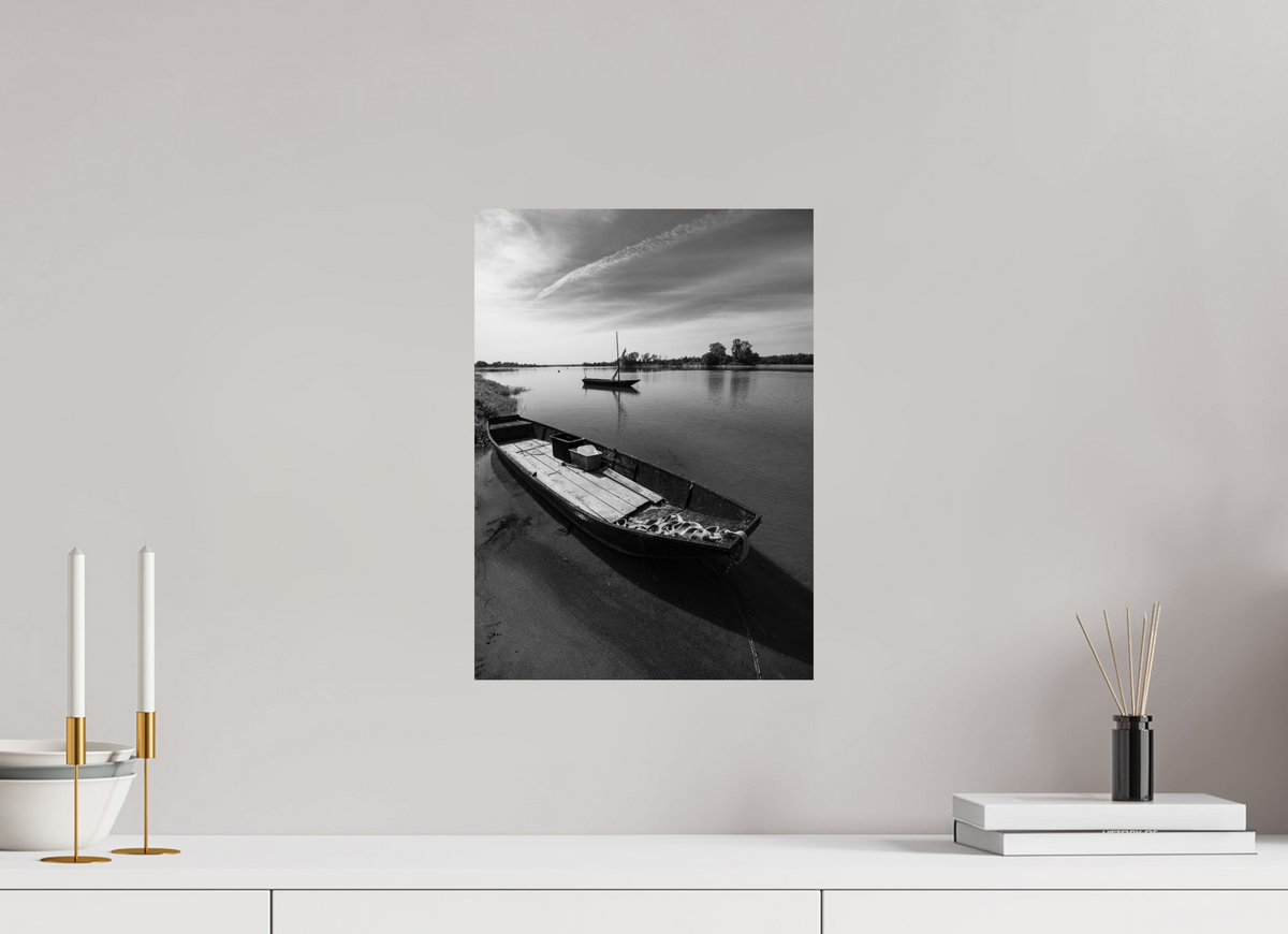 30 x 41,7 cm, Tirage photo sur papier baryté noir et blanc Beached on the Loire