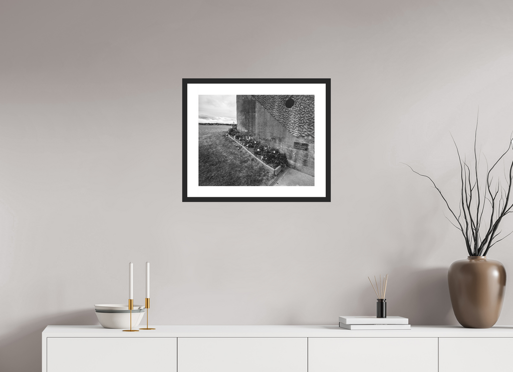 50,6 x 40 cm, Framed Black and White Photo Paper Baryté Roses on the Casemate